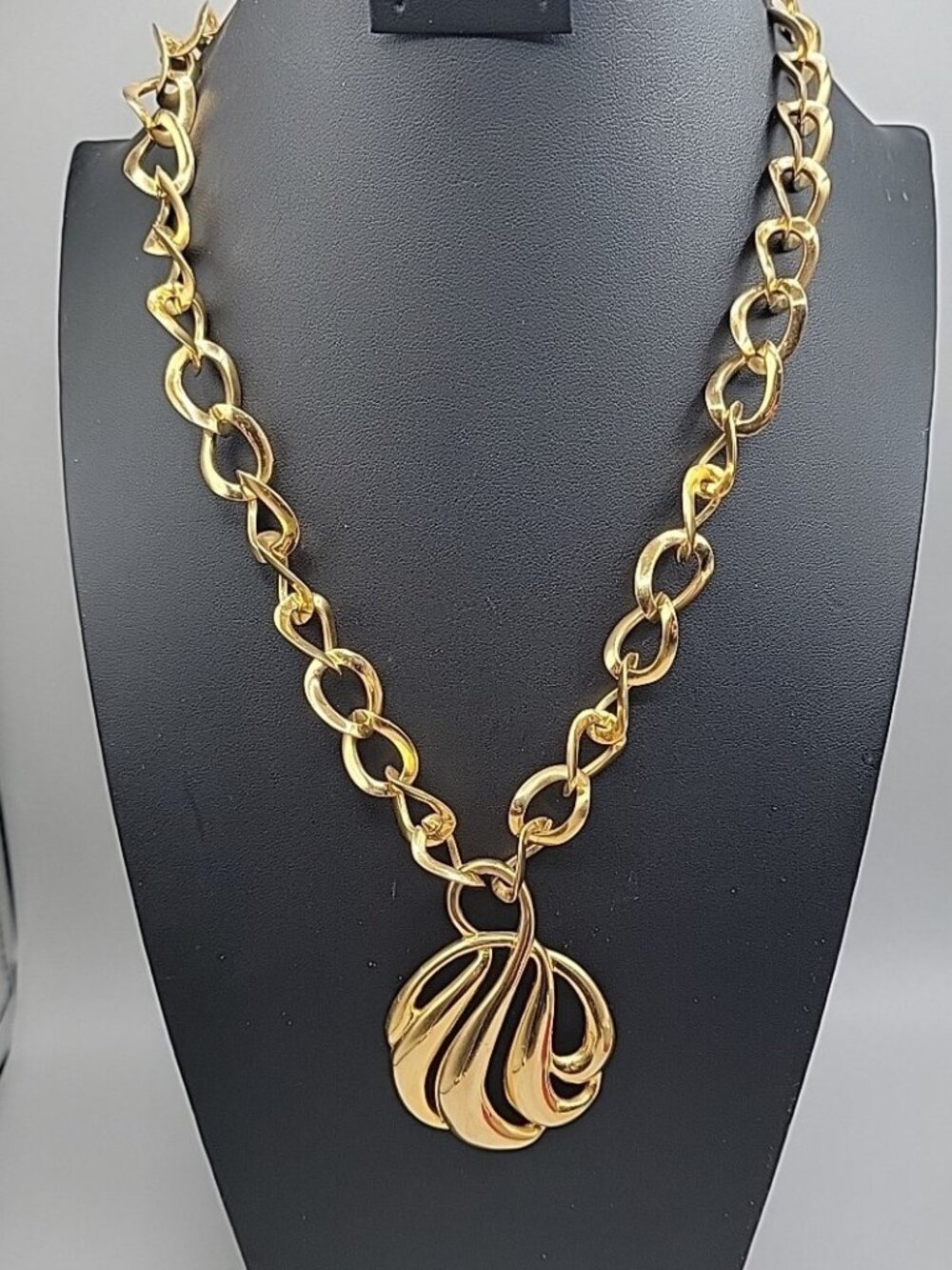 Vintage Napier Gold Tone Swirl Pendant Necklace 1970s Chunky Statement Chain 30"